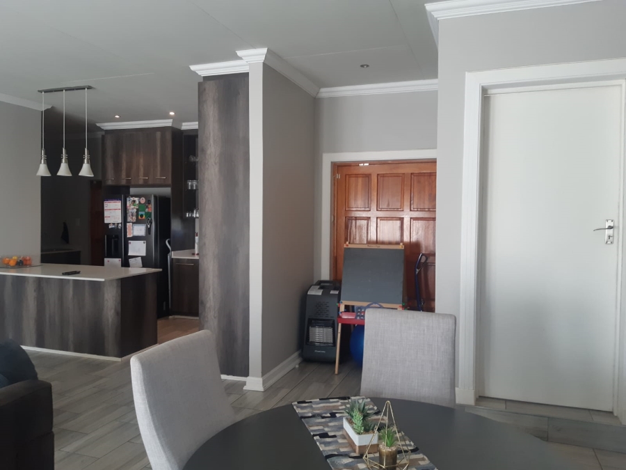 To Let 3 Bedroom Property for Rent in Hillside Free State